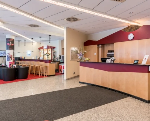 Blick in die Lobby des Azimut Hotels Dresden