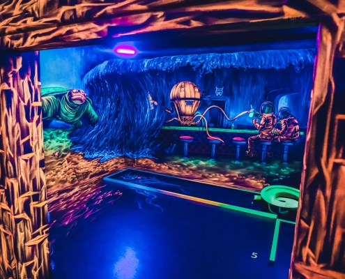 Schwarzlicht Minigolf bei Blackluxx