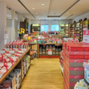 Blick in den Hallorenshop Dresden mit vielen Produkten