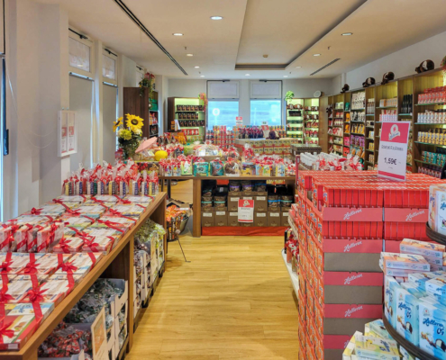 Blick in den Hallorenshop Dresden mit vielen Produkten